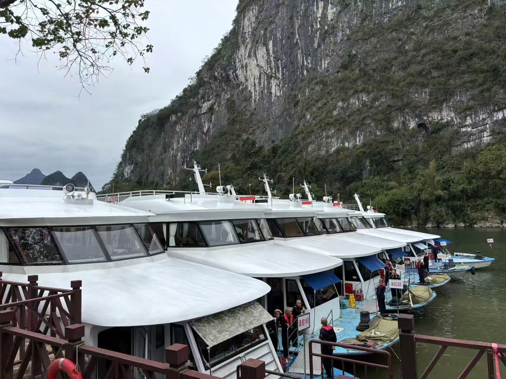 草坪四星船+遇龙河多人竹筏漂流一日游（桂林发车）
