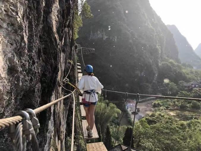 阳朔飞拉达攀岩溜索